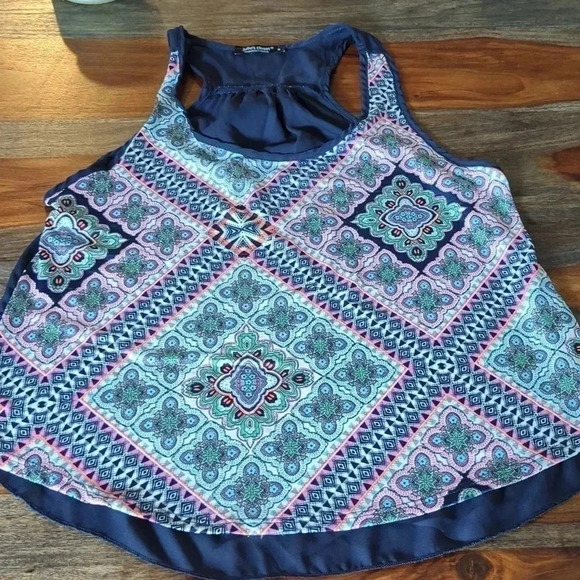 JULIE'S closet women's tank top - Picture 5 of 8